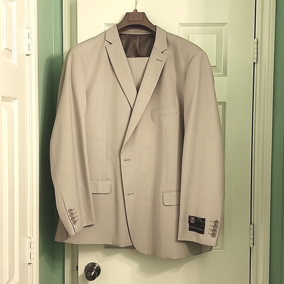 Fiorelli Suits & Blazers Brand New 2piece Tan Suit By